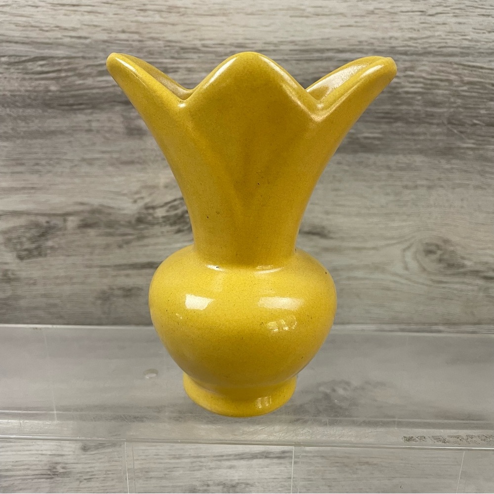 Camark Vintage 1930s Yellow Fluted Vase Small 6”